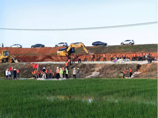 抗洪搶險(xiǎn)報(bào)導(dǎo)-迎“汛”而上,奔赴前線 -299.png