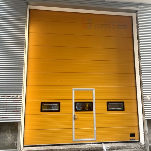 冷庫搬運(yùn)出口工業(yè)提升門